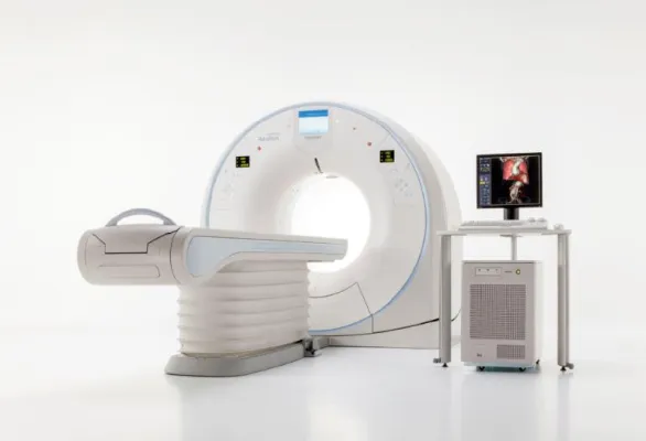 Bild: Toshiba Medical präsentiert den neuen 80-Zeilen Computertomographen Aquilion Lightning SP