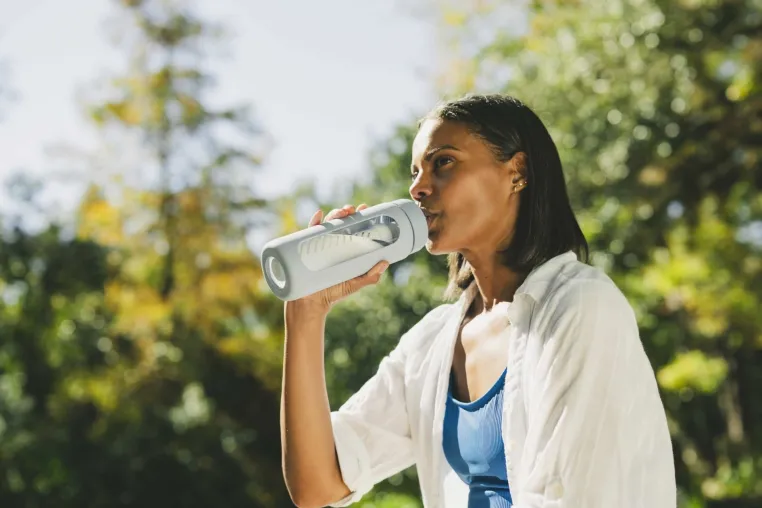 LifeStraw Go Glass 600ml bringt gefiltertes Trinkwasser aus der Glasflasche Bild: LifeStraw Go Glass 600ml bringt gefiltertes Trinkwasser aus der Glasflasche