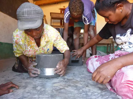 Bingo-Umweltstiftung fördert ökologische Öfen auf Madagaskar Bild: Bingo-Umweltstiftung fördert ökologische Öfen auf Madagaskar