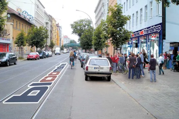 Bild: bloomstreet friendshop holt das Web 2.0 auf die Straße