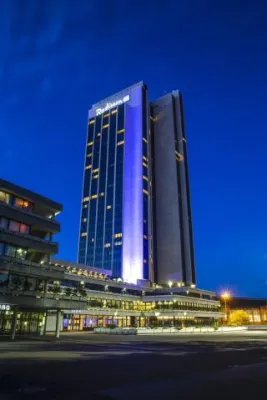 Bild: Treppenlaufen für den guten Zweck im höchsten Hotel Hamburgs