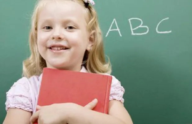 Bild: Deutsche Vermögensberatung (DVAG) rät zu ausreichendem Unfallschutz für Erstklässler