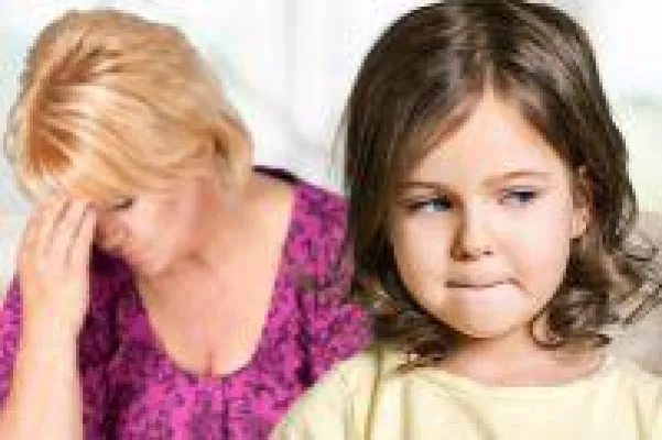 Bild: Selina spricht nicht im Kindergarten - ist sie schüchtern oder hat sie Mutismus?