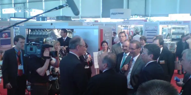 Bild: SOKRATHERM präsentiert das BHKW des Jahres 2009 auf der Hannover Messe 2010