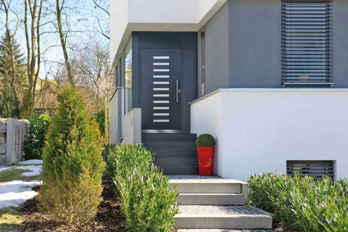 Die neuen Kunststoff-Haustüren der Reihe „Brillant 11“ von Gugelfuss setzen Maßstäbe. Bild: tdx/Gugelfuss