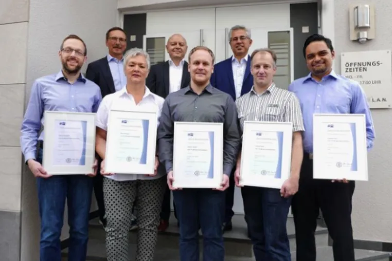 Bild: IT- und Softwarehaus ehrt Mitarbeiter für Betriebszugehörigkeit