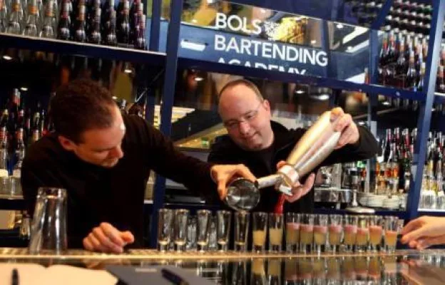 Bild: BOLS Bar Coaching 2008: vom schnellsten Cocktail über die neuesten Trends zur flüssigen Küche