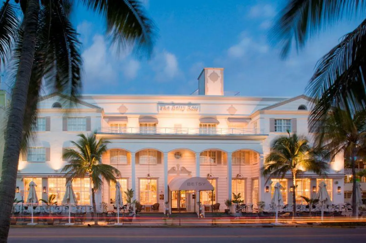 Zahlreiche Locations, etwa das angesagte Betsy Hotel am Ocean Drive sind beim Miami Live Music Month dabei. (Quelle: GMCVB)