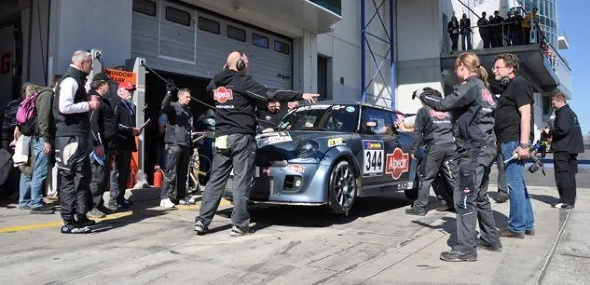 Peter Scharmach fährt VLN 2011 auf Schirra Mini