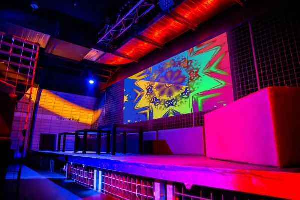 Bild: D.I.S.C.O. – Gadgets und Halterungen komplettieren Ambiente in Musik Clubs