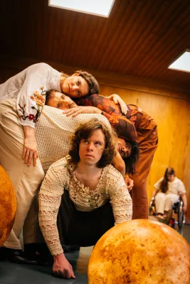 Bild: DOUBLE BILL: ZEDER & THINGS FALLING    (zeitgenössisches Tanztheater)