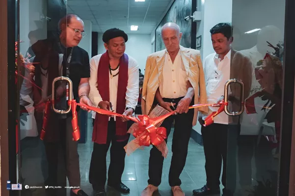 Bild: Wido Buller stellt auf den Phillipinen aus "Capitol University Art Gallery"