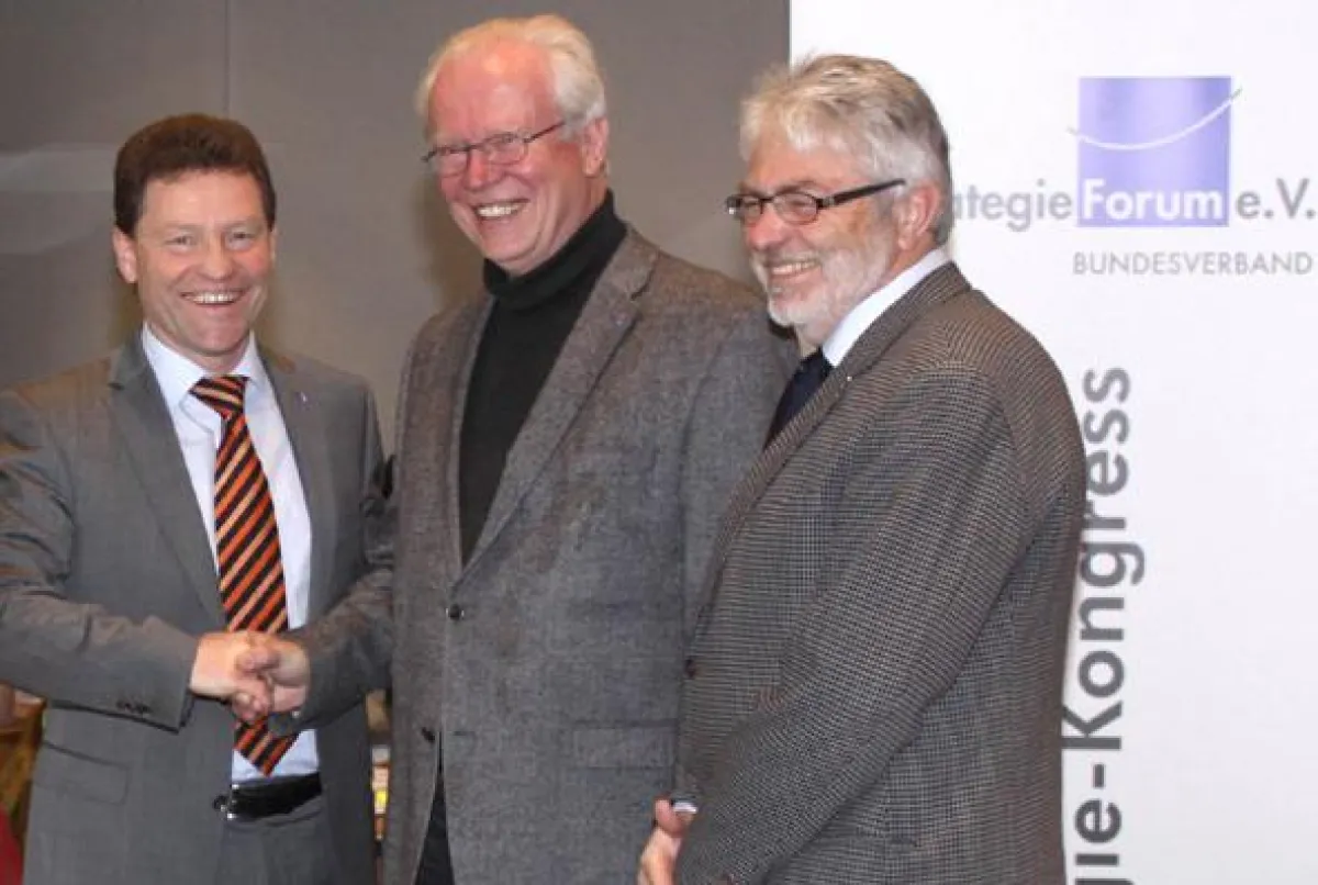 Das Präsidium des Bundesverband StrategieForum mit dem neu gewählten Präsidenten Georg Rohde (Mitte)