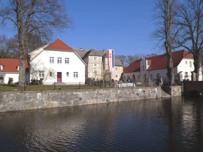 Bild: Oster- und Frühlings-Arrangements genießen auf Wasserschloss Mellenthin