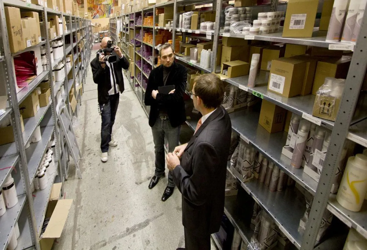 Pressebesuch im Logistik Lager der VS