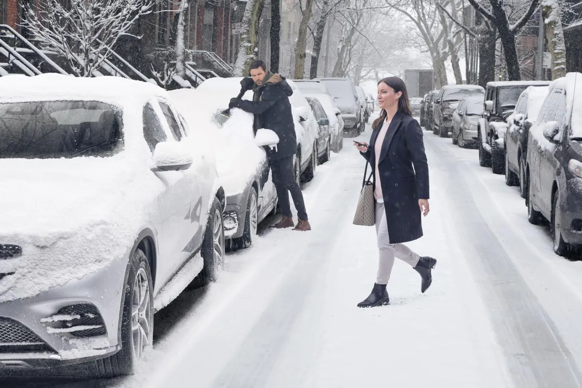 Besitzer einer Eberspächer Fahrzeugheizung starten im Winter mit einem Glücksmoment in den Tag.