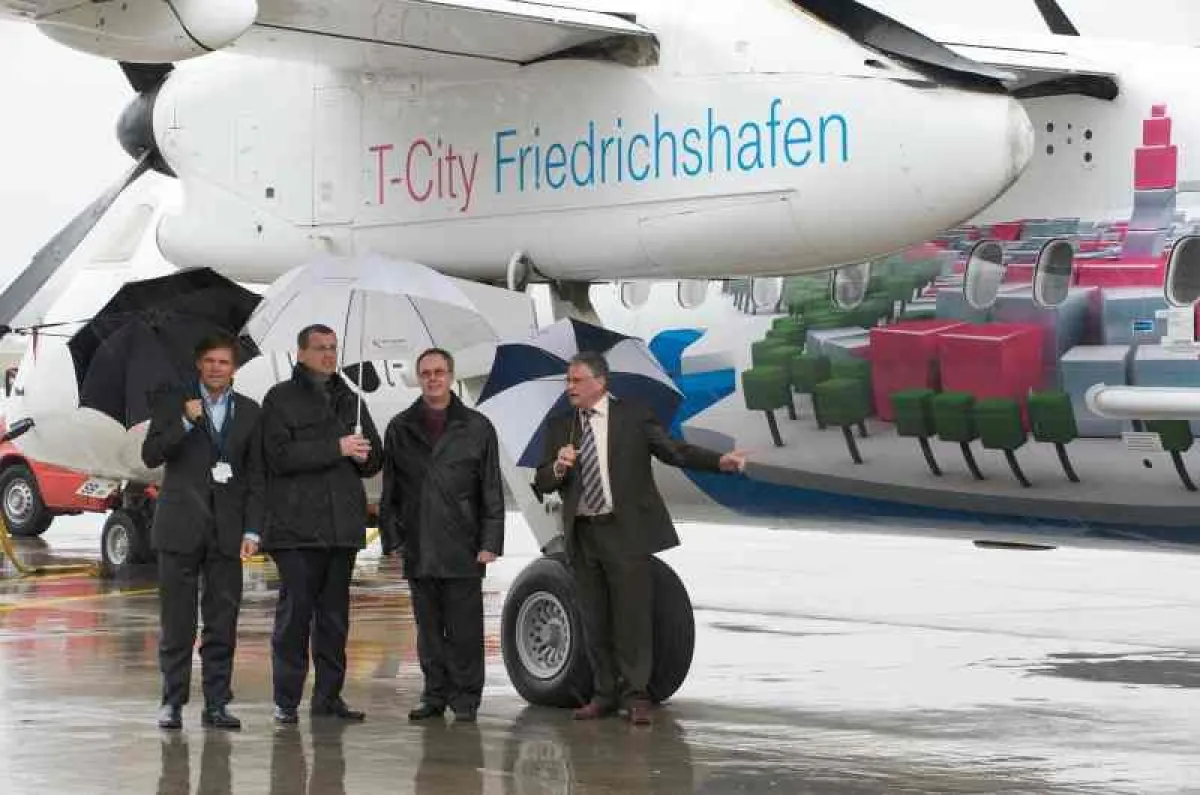 Claus Bernatzik, Geschäftsführer InterSky Luftfahrt GmbH, Ferdinand Tempel, Leiter der T-City Repräsentanz, Dr. Jürgen Kaack, Geschäftsführer der FN-Dienste GmbH , Hans Weiss, Geschäftsführer der Flug