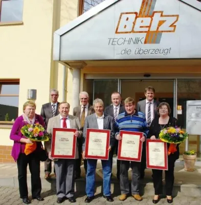 Bild: Mitarbeiter für 25 Jahre Treue zum Unternehmen geehrt
