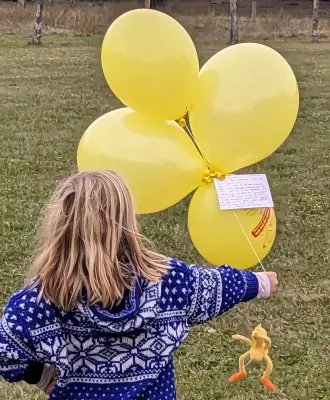 Bild: Zum Geburtstag ein Freiflug am Heliumballon: Die kleine Sekunde startet durch