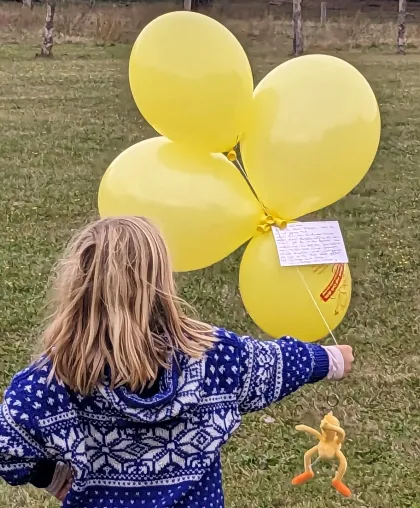 Bild: Zum Geburtstag ein Freiflug am Heliumballon: Die kleine Sekunde startet durch