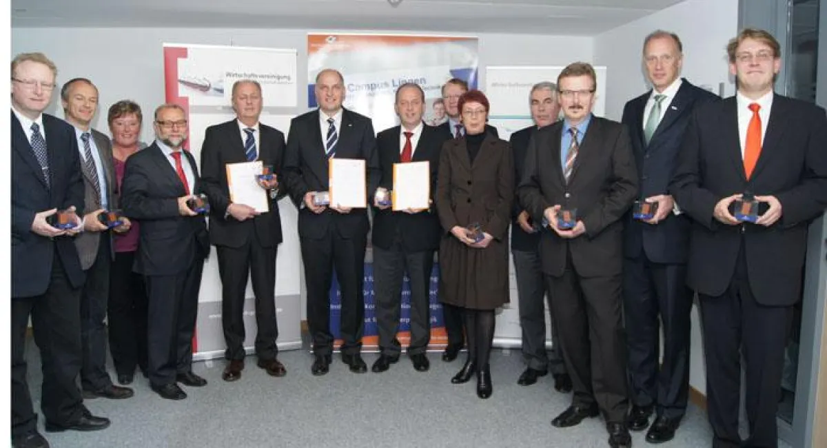 Die Initiatoren bei der Unterzeichnung des Kooperationsvertrages