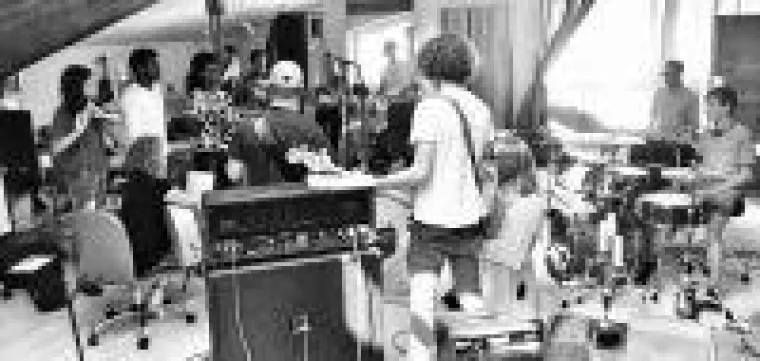 Bild: Action People! ONE BAND - DIFFERENT NATIONS - GOOD MUSIC FOR A UNITED WORLD