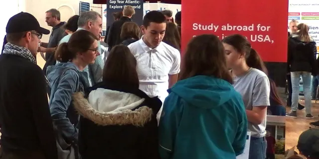 Bild: Fernweh 2021: AUF IN DIE WELT-Messe am 17.10.2020 in Stuttgart zeigt Schüleraustausch und Gap Year nach Corona