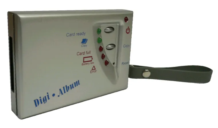 Bild: CeBIT 2005: IN.coder Digi.Album - tragbares Photoalbum als externe Speicherlösung für Digitalkameras