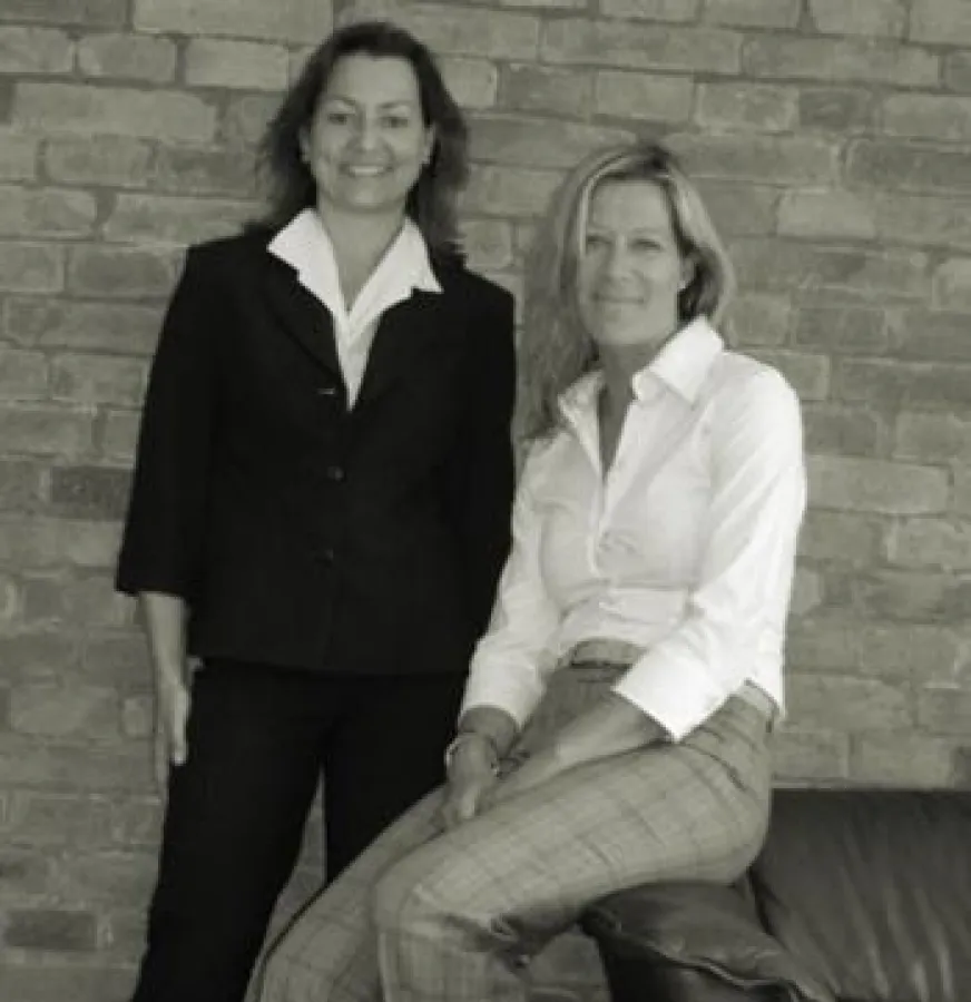 Anabel Schröder und Kerstin Kruse, Gründerinnen von the c!ommunicators, v. lk. nach rechts