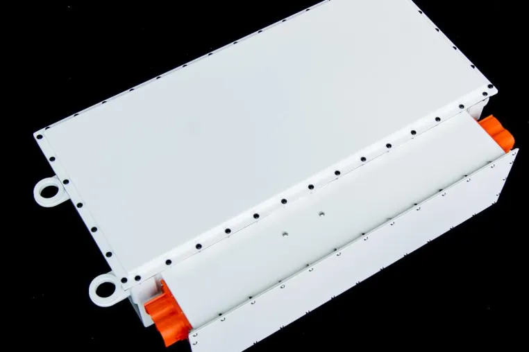 Bild: Batteriespezialist e-Wolf präsentiert Intelligent Energy Storage System auf der Intersolar 13
