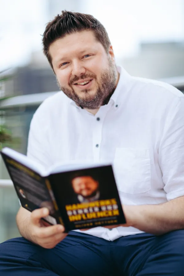 Oliver Oettgen spendet an den Kita-Wettbewerb (© Foto von Nedeljko Radic)