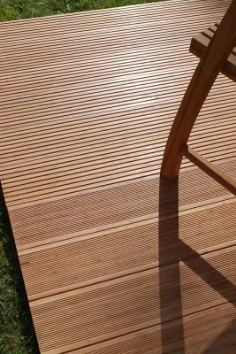Outdoorfähiger Systemboden mit Bambusbelag - bei KUL Bamboo Bild: Outdoorfähiger Systemboden mit Bambusbelag - bei KUL Bamboo
