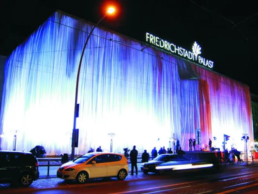 Verhüllung Friedrichstadtpalast Bild: Verhüllung Friedrichstadtpalast