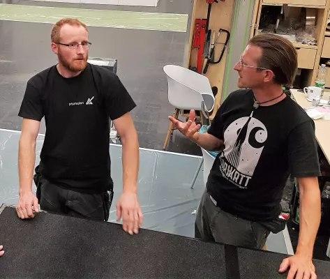 Bild: Gamescom-Macher im Hintergrund: prisma plan baut Messestand für Rocket Beans TV