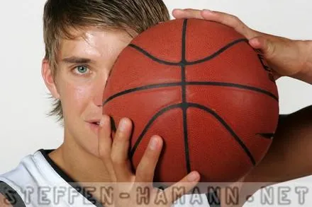 Steffen Hamanns Internetportal erfolgreich angelaufen - Besucher können ein persönliches Training mit dem Basketball-Nationalspieler gewinnen Bild: Steffen Hamanns Internetportal erfolgreich angelaufen - Besucher können ein persönliches Training mit dem Basketball-Nationalspieler gewinnen