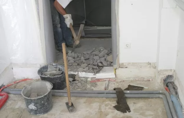 Bild: Schimmelpilzbefall – Rückbau oder Desinfektion?