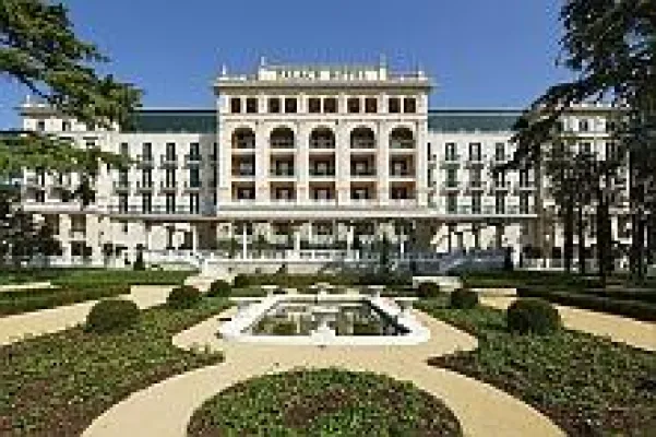 Bild: Erholung à la Hollywood - Im Kempinski Palace Portorož starten Gäste filmreif in den Sommer