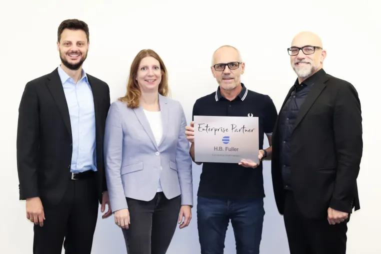 RUDERER qualifiziert sich bei H.B. Fuller für die nächste Partnerstufe Bild: RUDERER qualifiziert sich bei H.B. Fuller für die nächste Partnerstufe