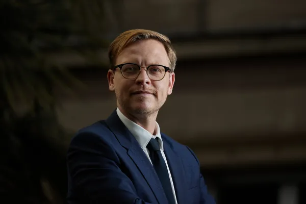 Bild: Philosoph der Uni Bonn gründet Innovations-Akademie: Prof. Markus Gabriel verbindet Philosophie und Wirtschaft
