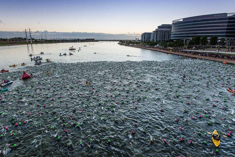 Angela Kühnlein startet beim IRONMAN in Arizona (USA) Bild: Angela Kühnlein startet beim IRONMAN in Arizona (USA)
