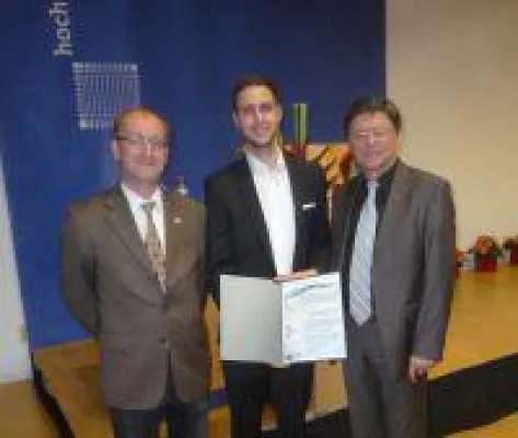 Bild: Verleihung des IfKom-Ingenieurpreises an Leo Hansen Ordóñez, Master of Science (M.Sc.)