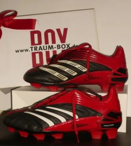 Bild: Frank Baumanns getragene und signierte Fußballschuhe bei der m|c traum-box
