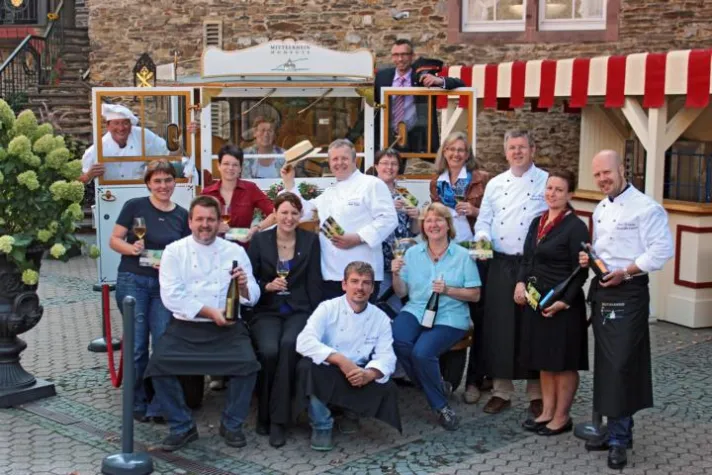 Bild: Programm 2015 mit „Kulinarisch-vinologischer Reise im historischen Oldtimerbus“