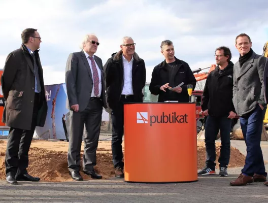 Bild: Spatenstich für neues Verwaltungsgebäude von Publikat