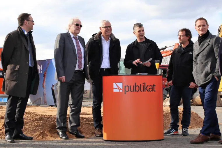 Bild: Spatenstich für neues Verwaltungsgebäude von Publikat