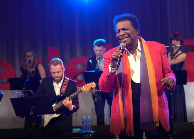 Er kann es immer noch - Livemitschnitt von Roberto Blanco Konzert online Bild: Er kann es immer noch - Livemitschnitt von Roberto Blanco Konzert online