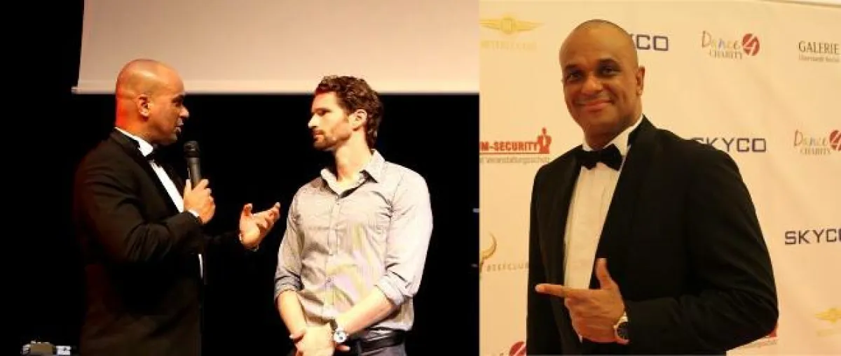 Martin Rietsch als Moderator mit Arne Friedrich, Charity Gala Berlin