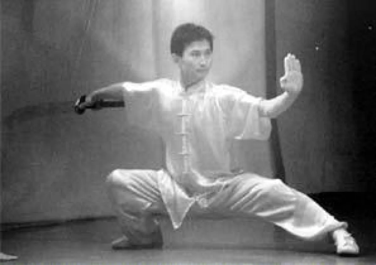 Meister Jia Ruiqi ist chinesischer Staatsmeister in Tai Chi