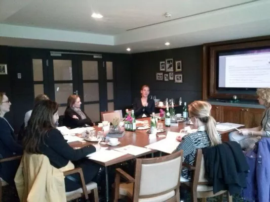 Bild: Workshop zum Thema „Praxismarketing“ des Zahnärztinnen Netzwerks in Hamburg sehr praxisnah