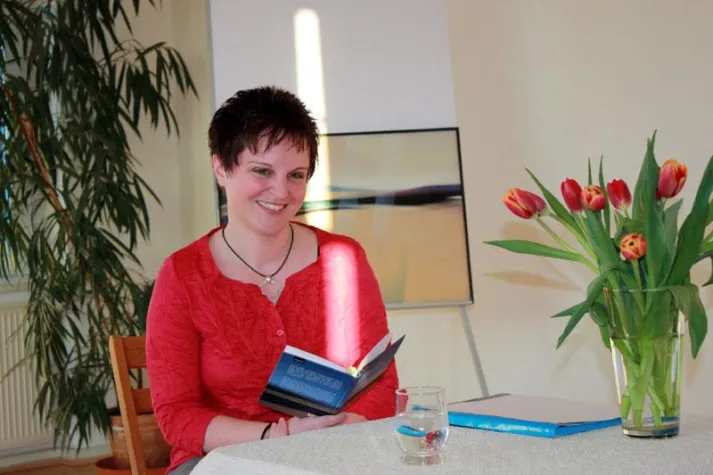 Wetzlarer Autorin Simone Guth stellte ihr Erstlingswerk vor Bild: Wetzlarer Autorin Simone Guth stellte ihr Erstlingswerk vor